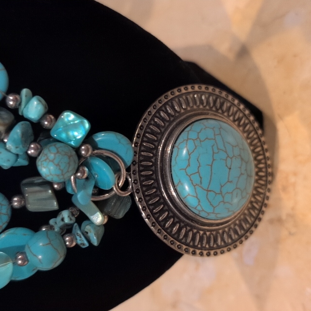 Turquoise/Silver Fashion Necklace.  3 Strands With Adjustable Clasp. - Picture 2 of 4